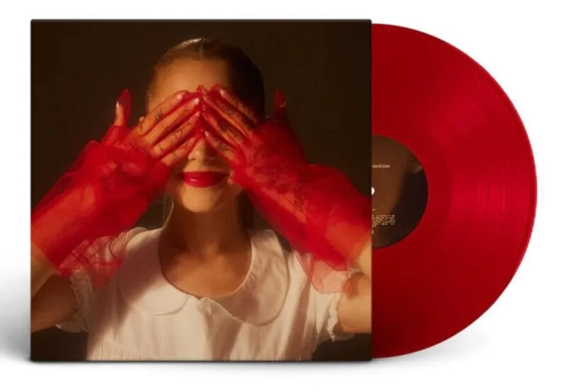 Trece canciones, 35 minutos y una película de punto de partida: Eternal Sunshine, el disco de Ariana Grande sobre borrar un recuerdo, en vinilo rojo