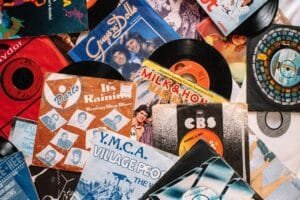 Cómo Elegir la Funda Perfecta para tus Discos de Vinilo